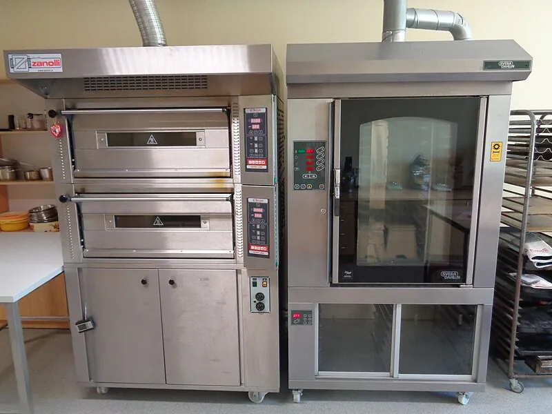 Industrial bakery oven and rack ovens
